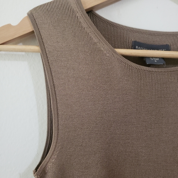 BANANA REPUBLIC 100% Silk Vest and Sweater Set - Picture 8 of 12